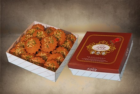 کیک یزدی داخل سلفون